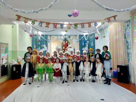 "Қызыл телпек Жаңа жыл төрінде!" ертеңгілік